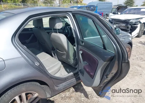 2006 Volkswagen Jetta 2.5/2.5L из США, поврежденный, VIN 3VWRF81KX6M693358